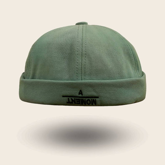 Bonnet docker A Moment vert sauge avec logo brodé, vue de face