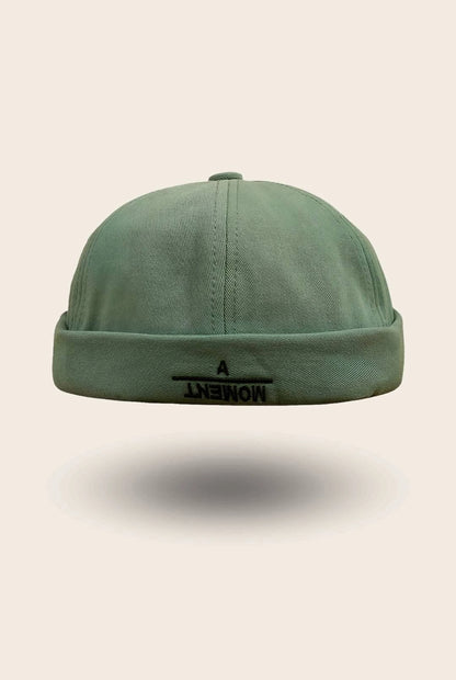 Bonnet docker A Moment vert sauge avec logo brodé, vue de face