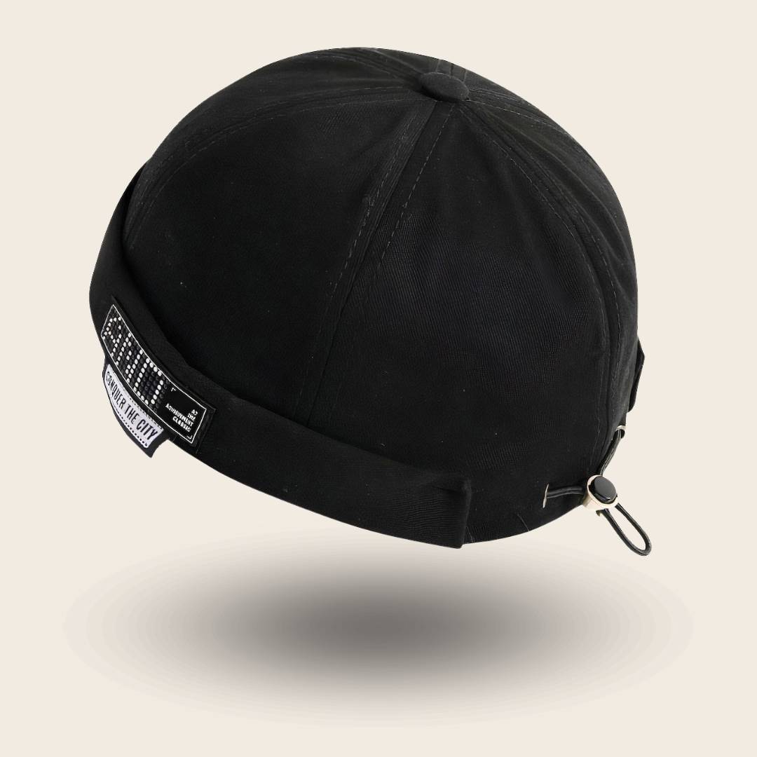 Bonnet docker And noir avec patch Conquer The City, vue de trois quarts arrière