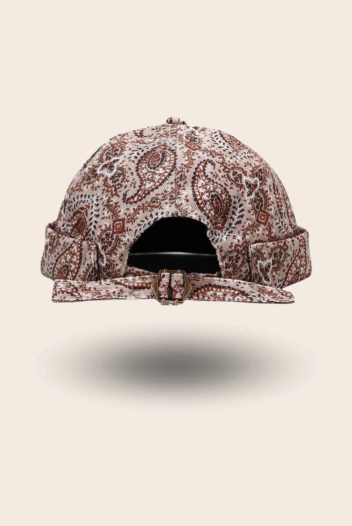 Bonnet docker Bandana motif cachemire beige, vue de dos avec boucle laiton