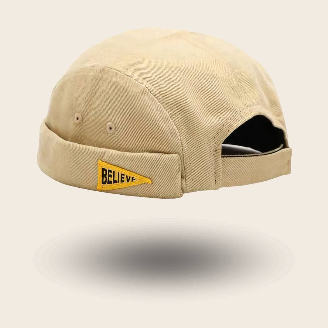 Bonnet docker Believe coloris beige, vue de trois quarts arrière