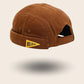 Bonnet docker Believe en velours côtelé marron avec patch brodé Believe, vue de trois quarts arrière
