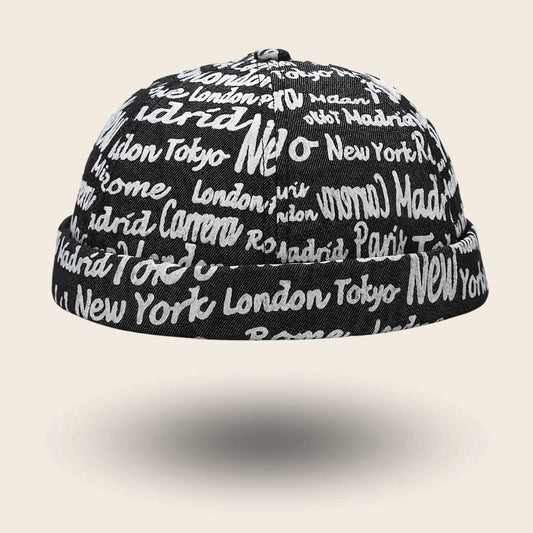 Bonnet docker Cosmopolitain noir imprimé noms de villes, vue de face