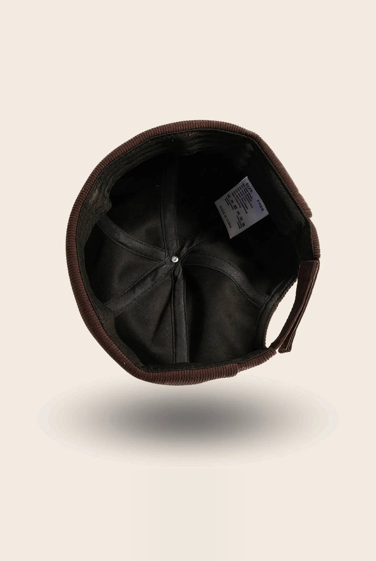 Intérieur du bonnet docker en Velours marron avec étiquette de taille