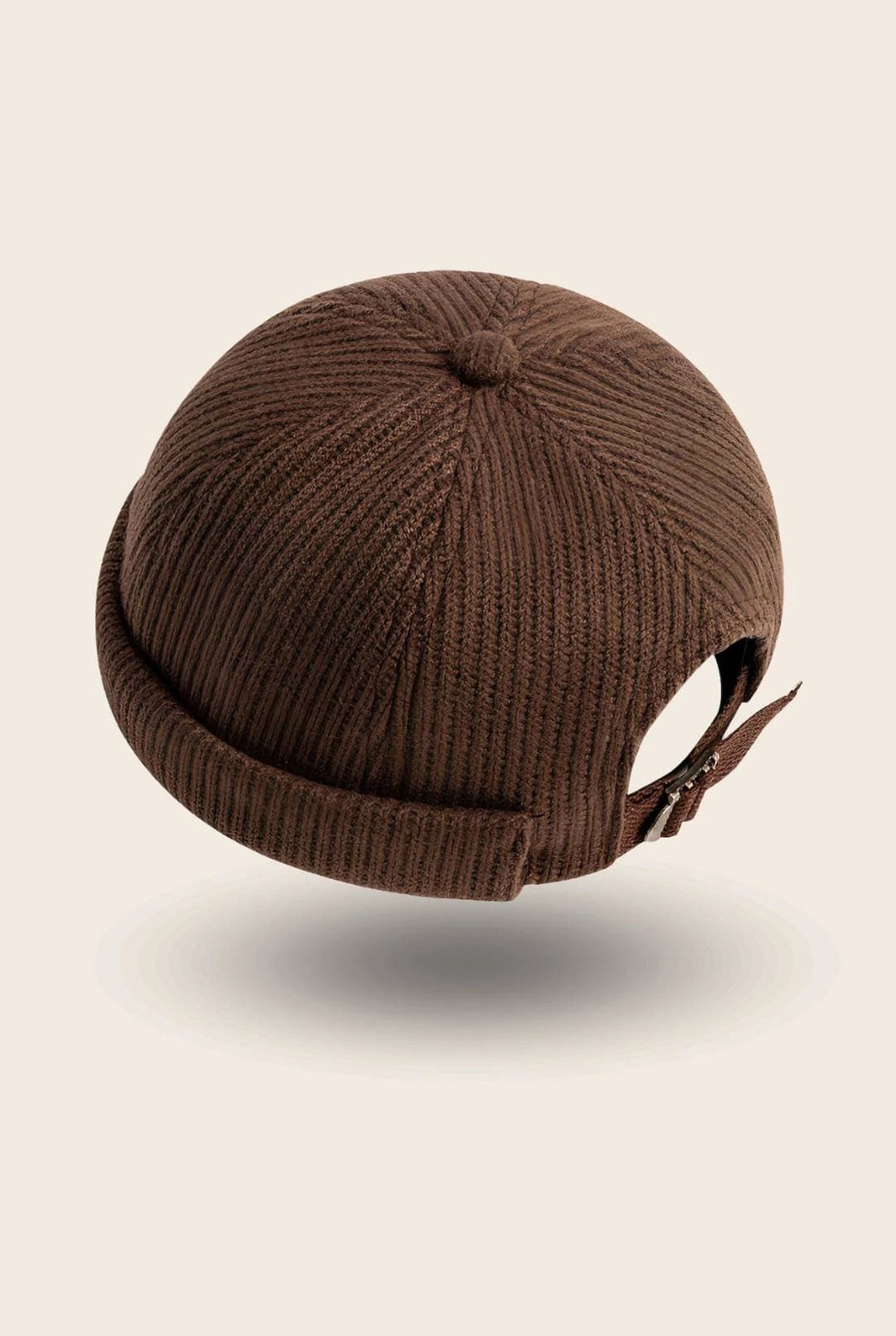 Bonnet docker Hiver marron, bord tricoté épais, vue de trois quarts arrière