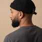 Bonnet docker Hiver noir porté par un homme, vue de dos sur la fermeture