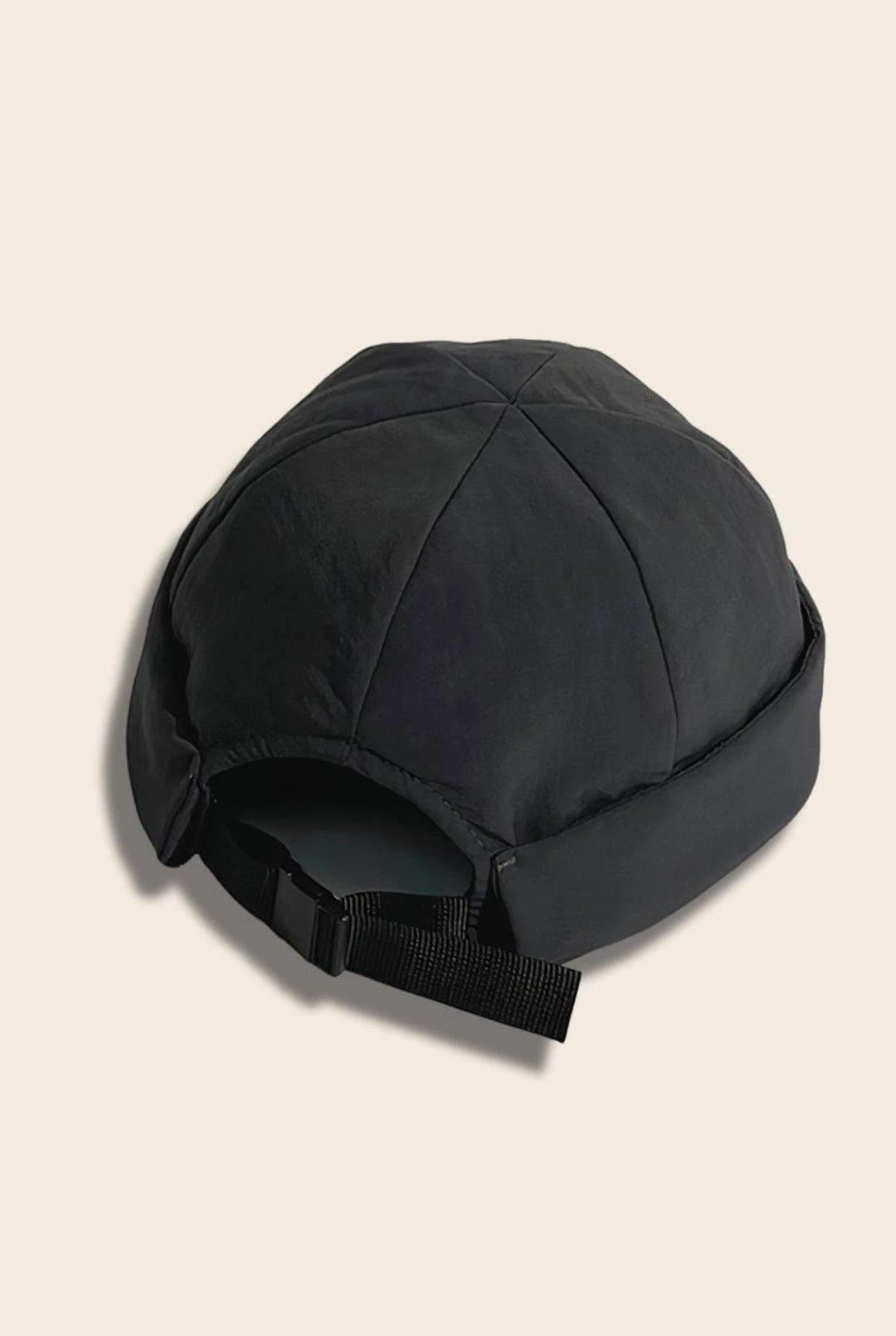 Bonnet docker Imperméable noir en nylon déperlant, vue de dos avec sangle