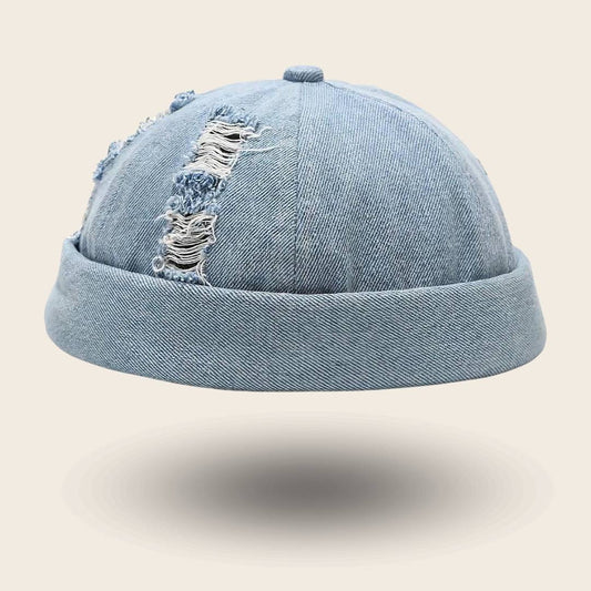Bonnet docker en Jean bleu clair effet délavé et déchiré, vue de face