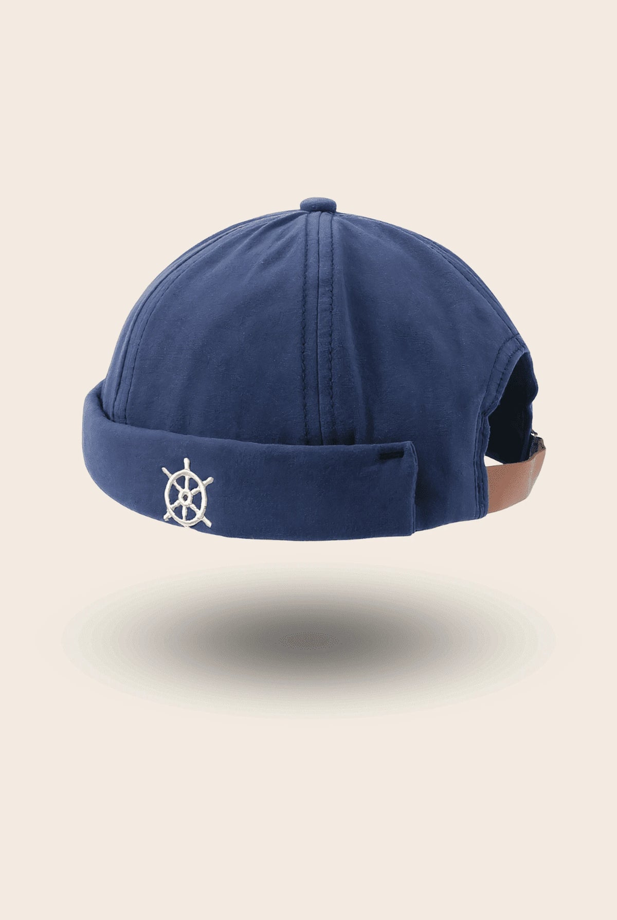 Bonnet docker Marin bleu marine, vue de dos avec gouvernail brodé