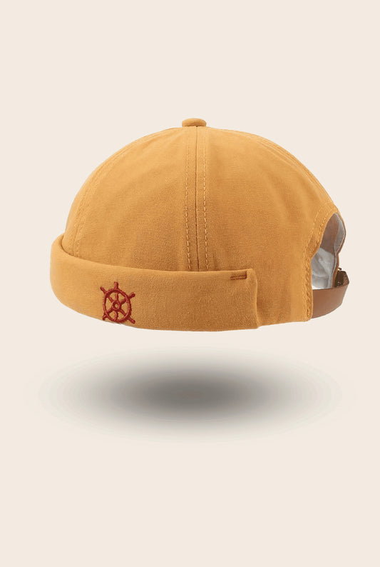 Bonnet docker Marin moutarde avec gouvernail brodé, vue de dos