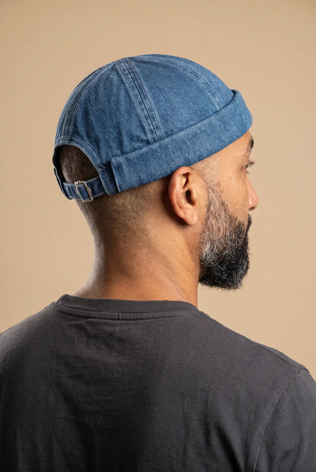 Bonnet docker Miki Jeans porté par un homme, vue de dos sur la fermeture