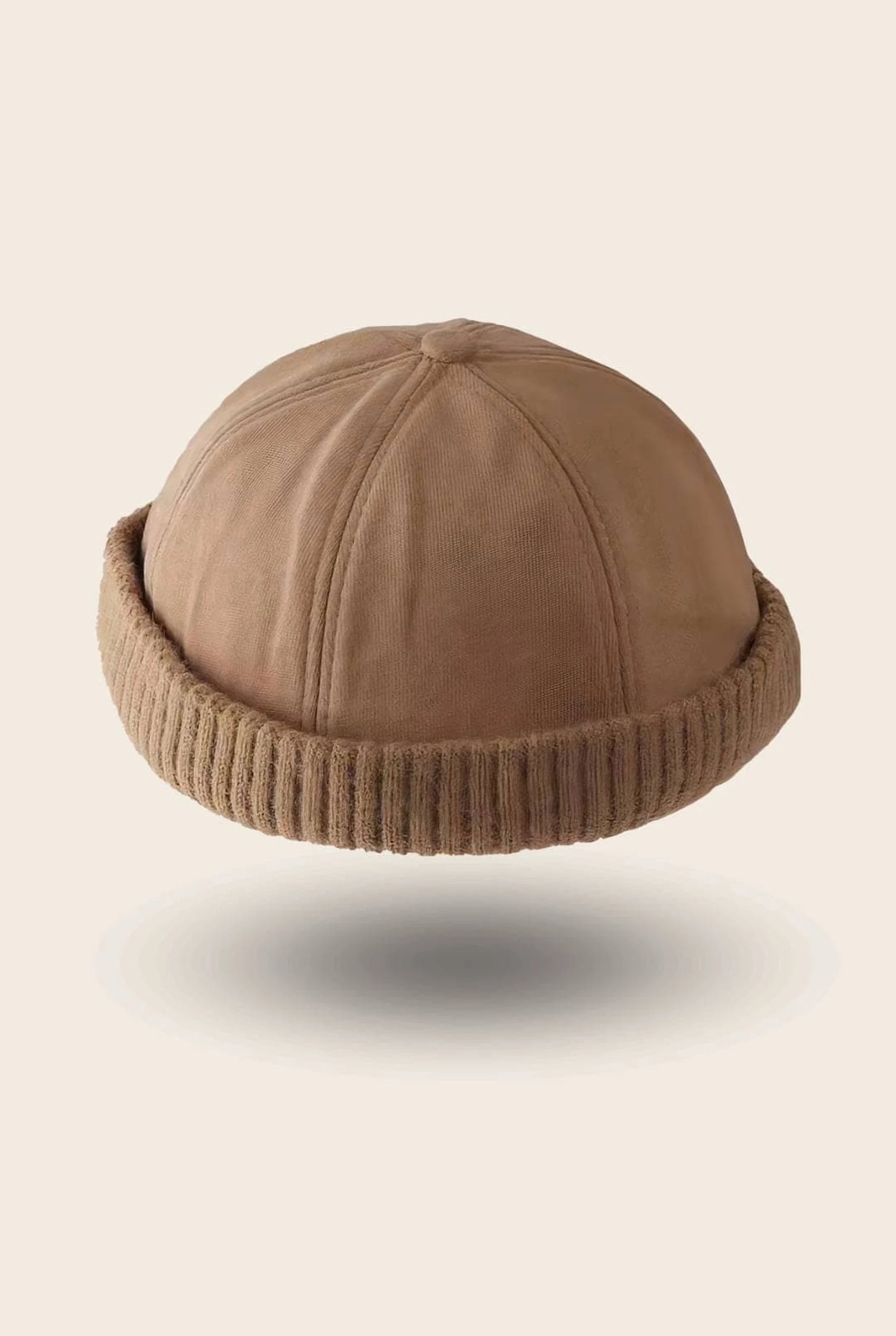 Bonnet docker Molleton camel, bord tricoté épais, vue de trois quarts arrière