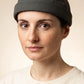 Bonnet docker Nylon marron porté par une femme, portrait