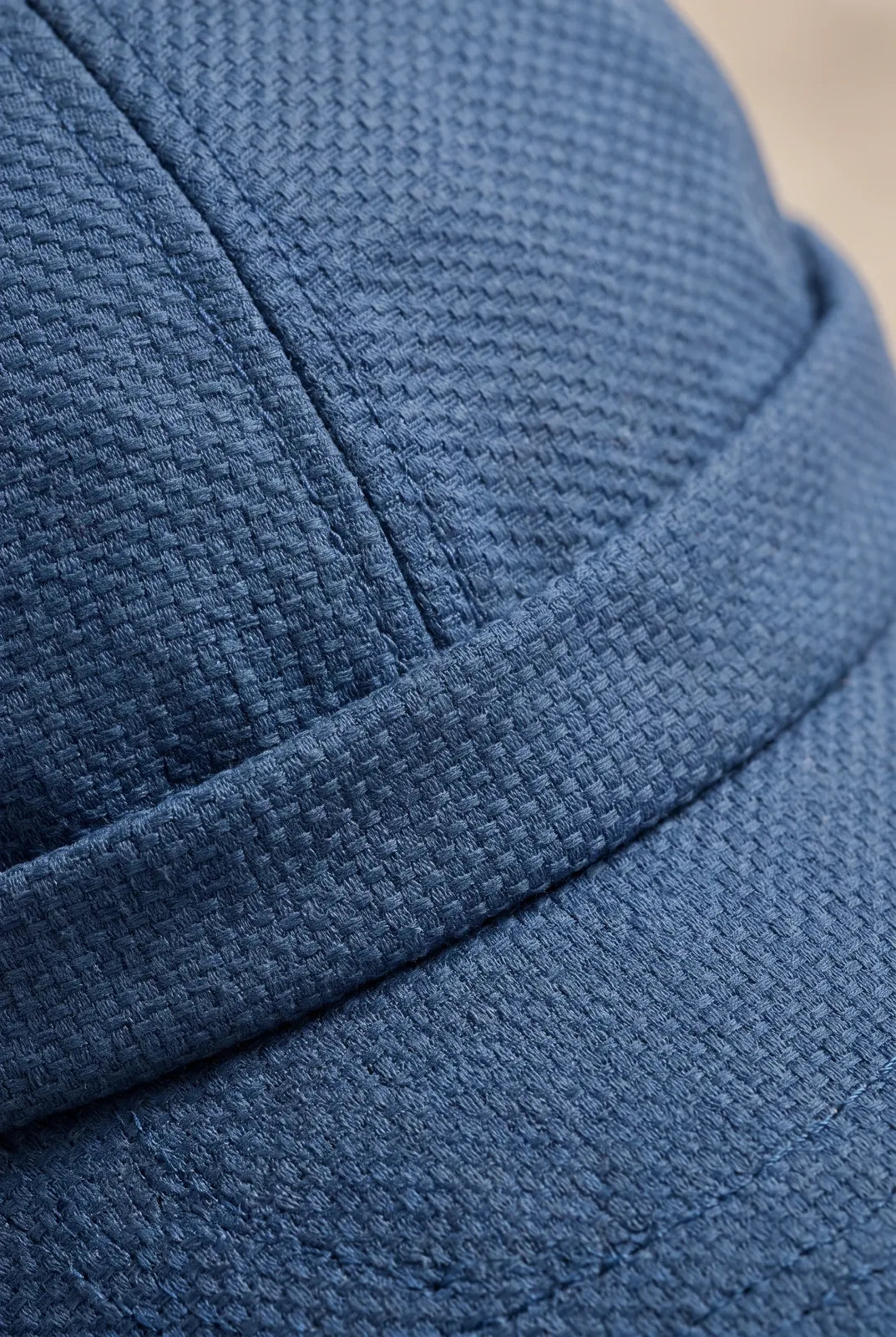 Gros plan sur la matière du bonnet docker Original en Coton vert foncé