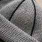 Gros plan sur la matière du bonnet docker Tricot bleu marine